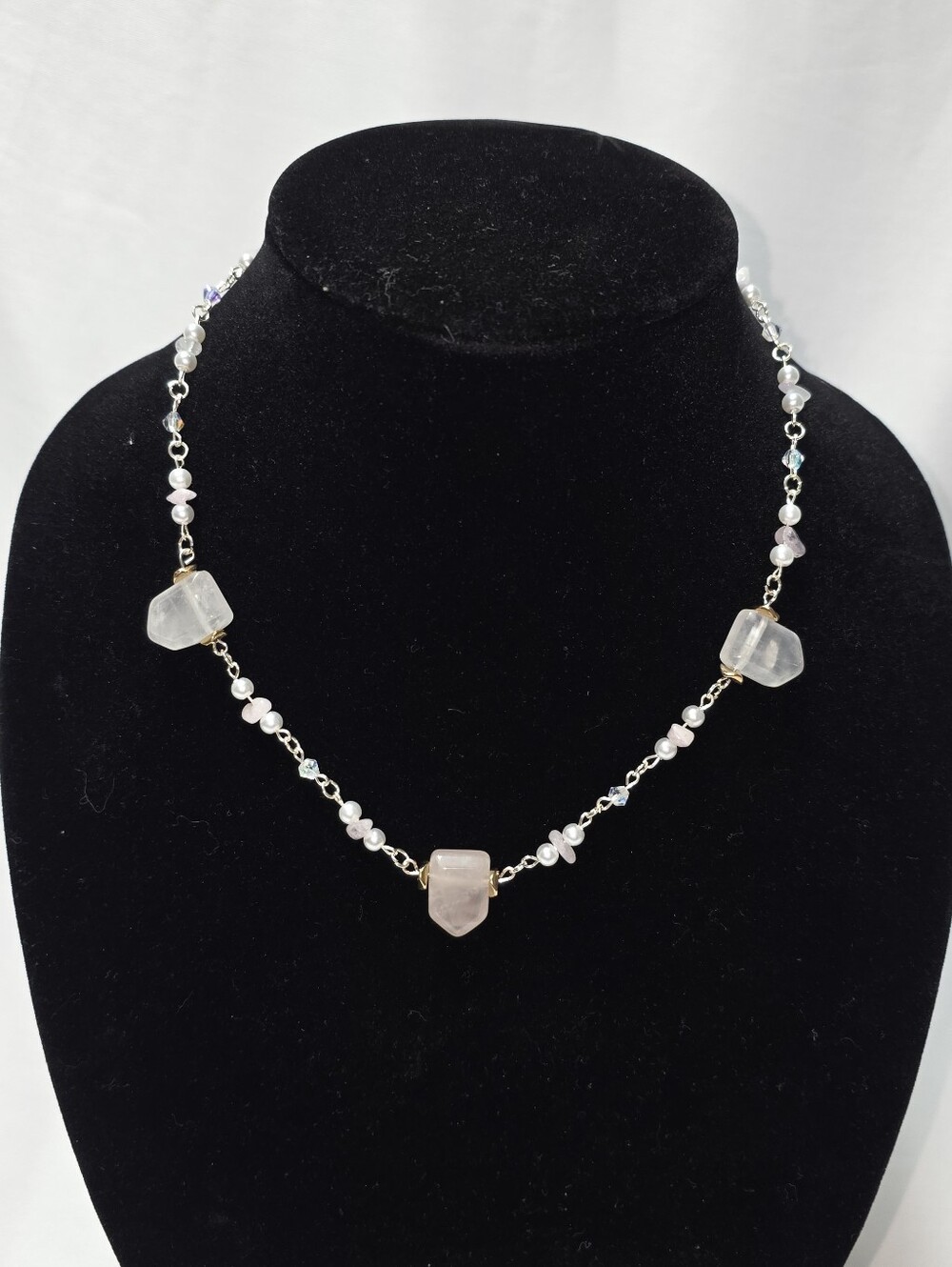 Rose Quartz 3 Arrow With Glass beads, Beads And Stone Chip Silver Necklace